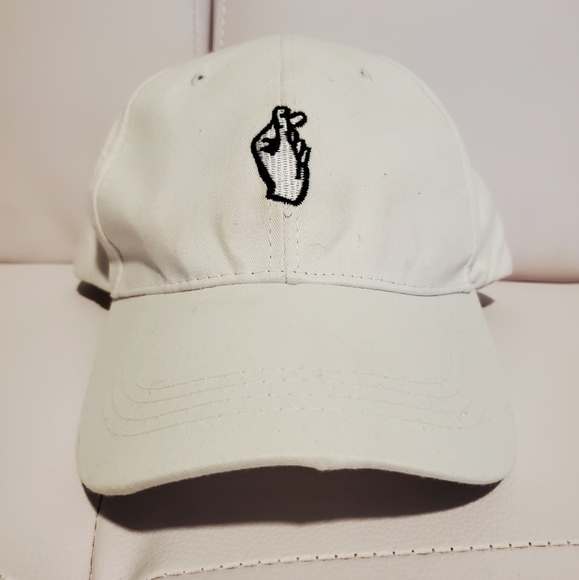 New Forever 21 KPOP Love Finger Heart Trending White Baseball Cap - One Size - Picture 2 of 9